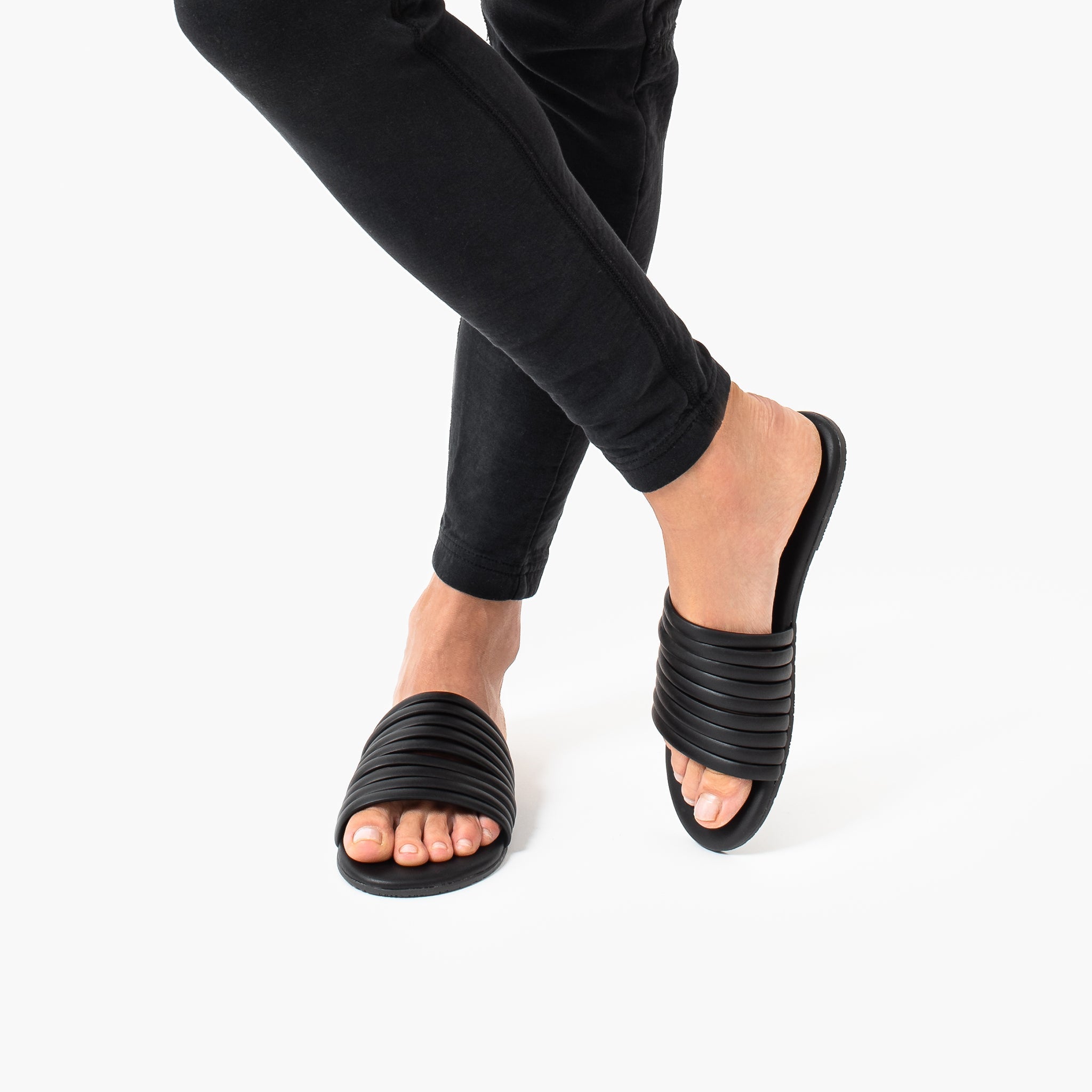 Women's TKEES Caro Slides Black | 16820TNXM